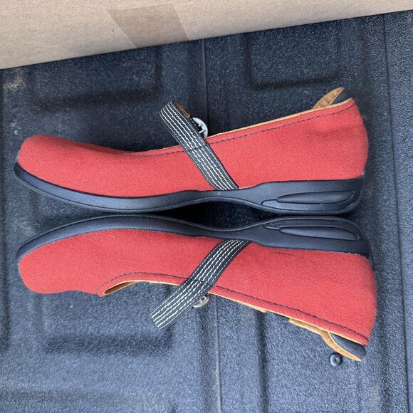 Meditation Mary Jane Shoes Womens Size 8.5 Red Strap Comfort Flats 0907CS09 - Picture 10 of 12